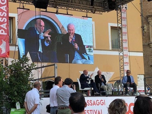 Passaggi Festival, libri vista mare